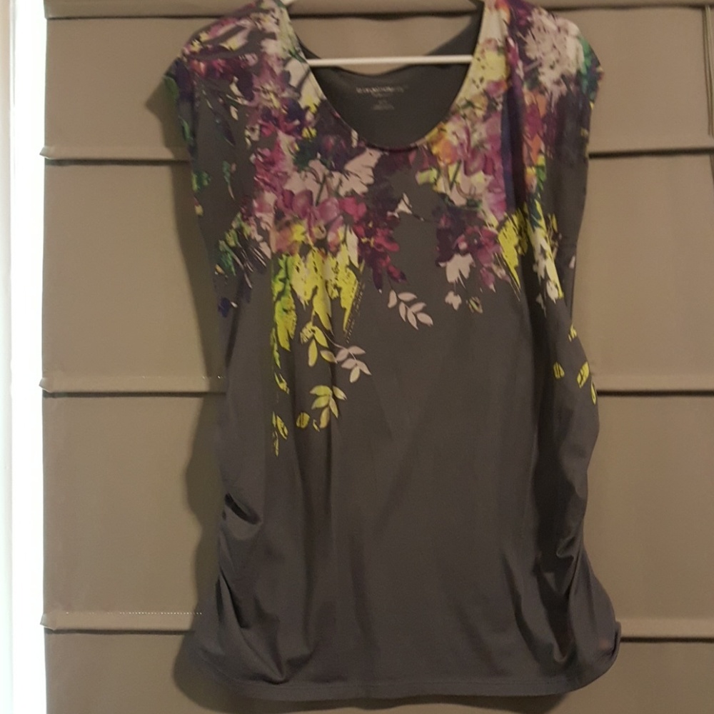 Liz Lange maternity size medium top